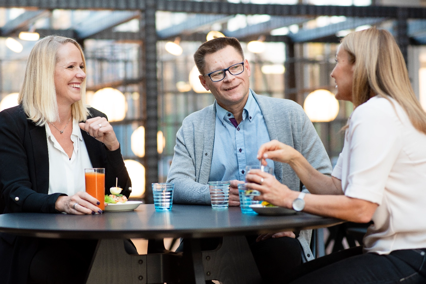 People are discussing at breakfast People are discussing at breakfast