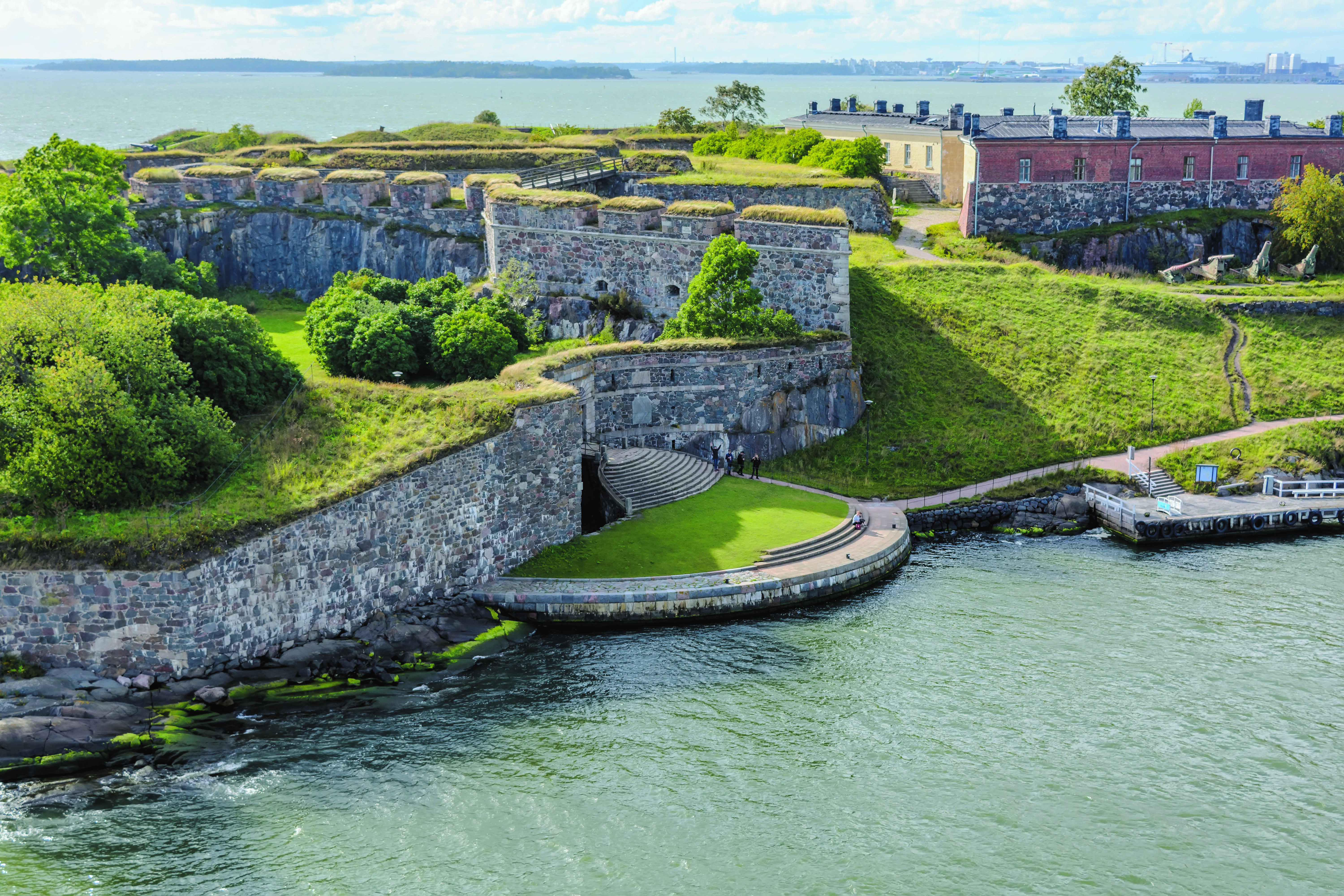 Helsinki_Suomenlinna_AdobeStock_400275353 (1)